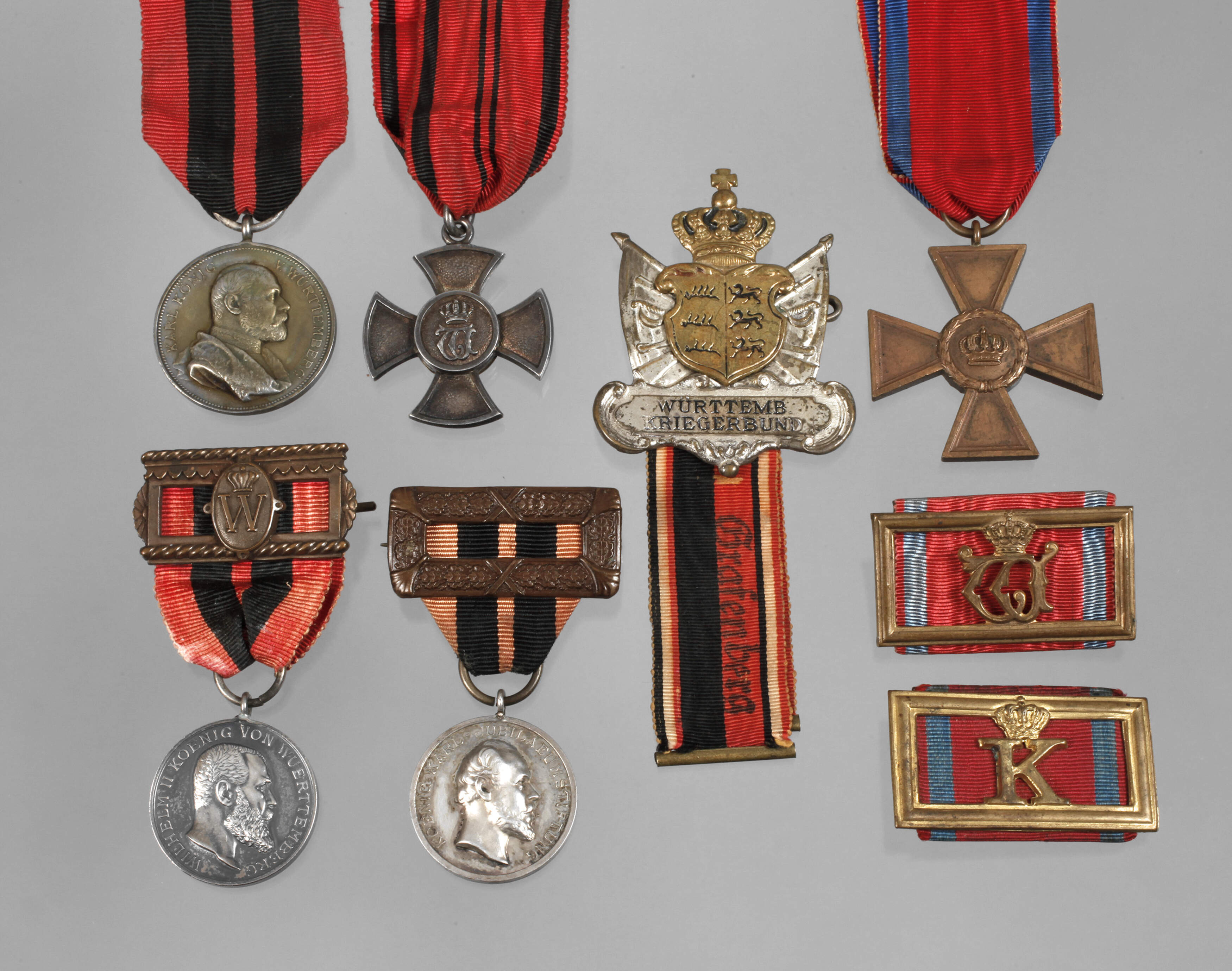 Acht Orden und Medaillen Württemberg