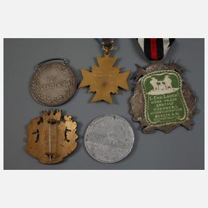 Konvolut militärische Erinnerungsabzeichen