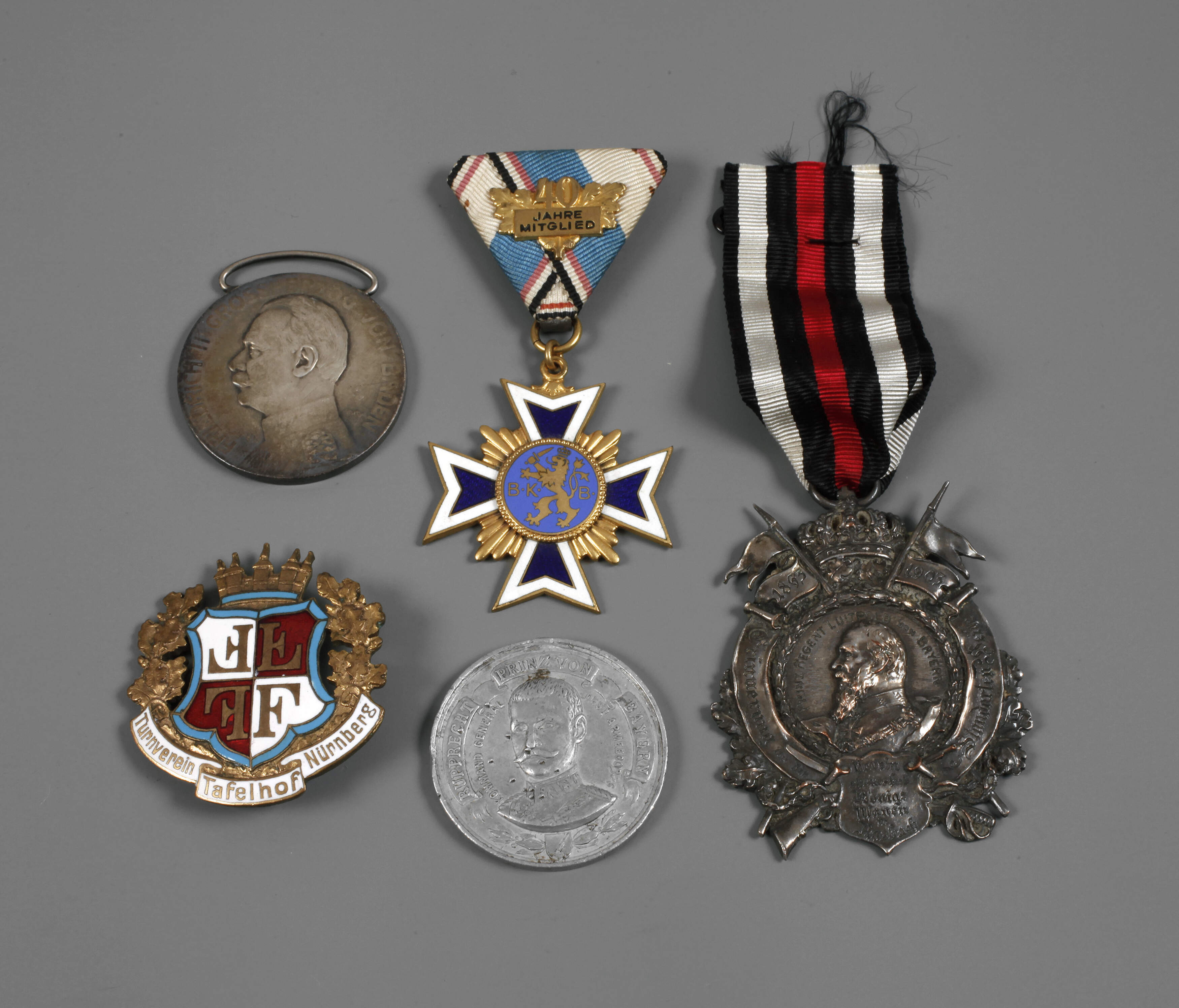 Konvolut militärische Erinnerungsabzeichen