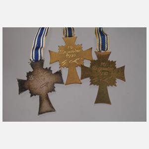 Drei Mutterkreuze