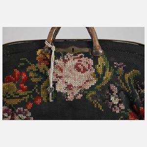 Bestickte Reisetasche