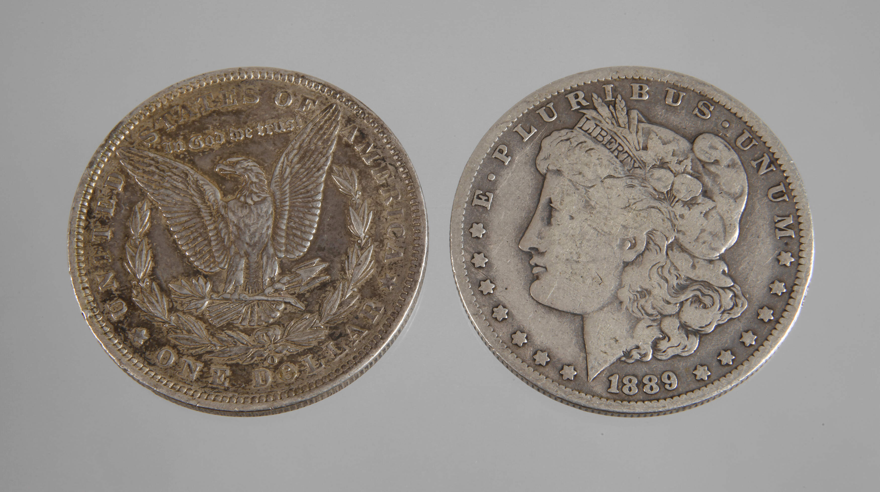 Zwei Silbermünzen USA