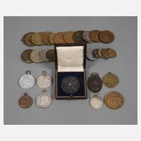 Konvolut Medaillen und Klippen111