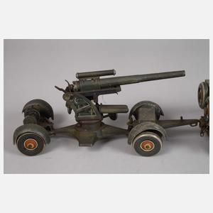 Tippco Halbkettenfahrzeug mit Flak-Geschütz