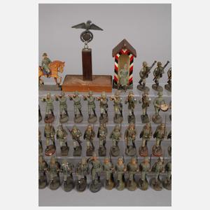 Großes Konvolut Massesoldaten in Parade