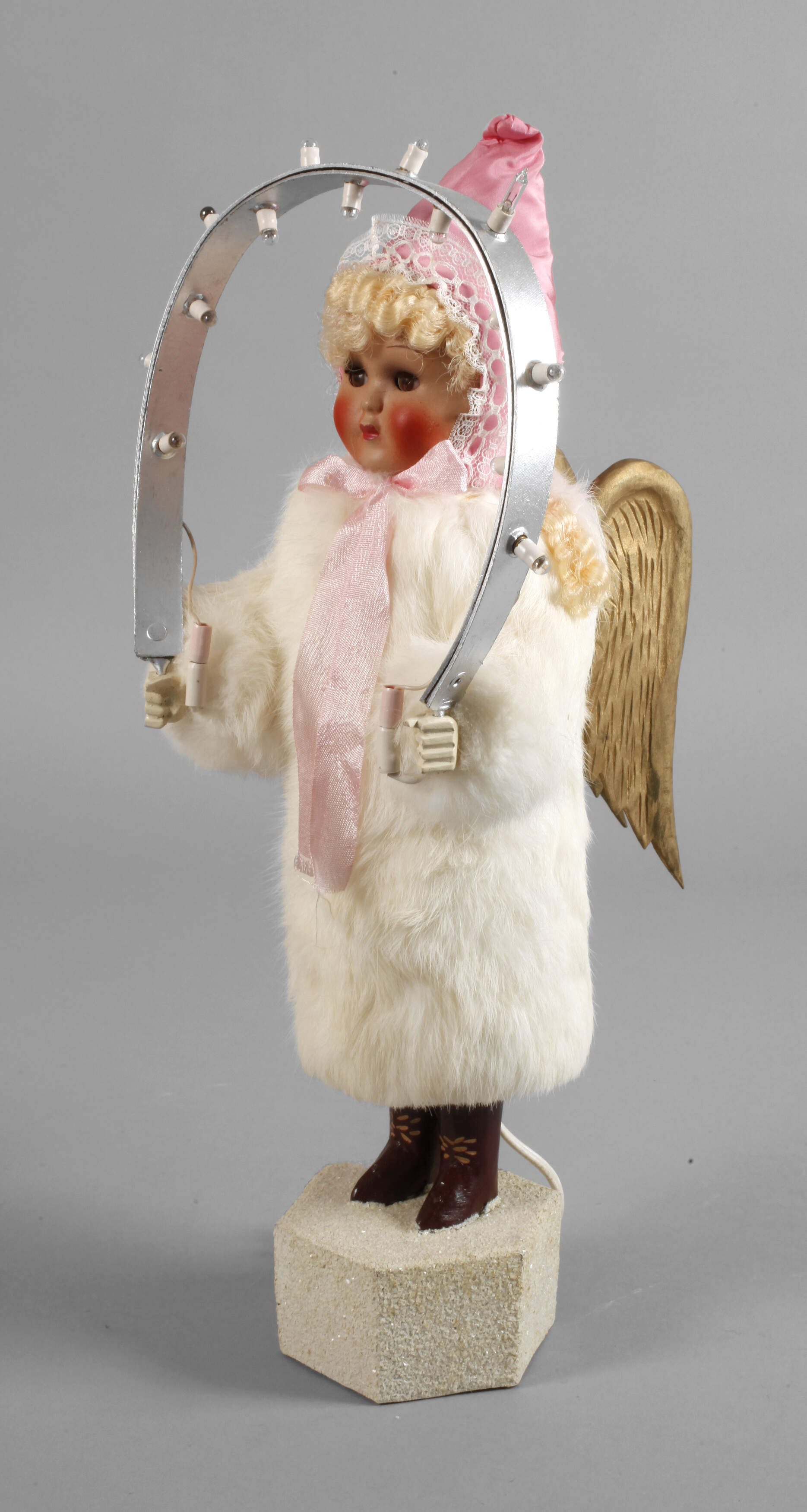 Crottendorfer Lichterengel mit rosa Mütze