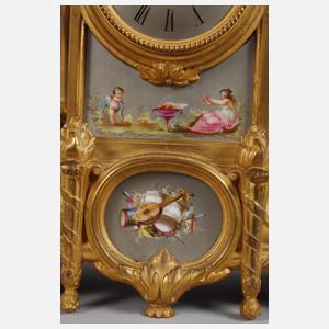 Kaminuhr mit Porzellaneinlagen