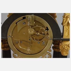 Neogotische Figurenpendule