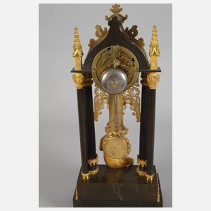 Neogotische Figurenpendule