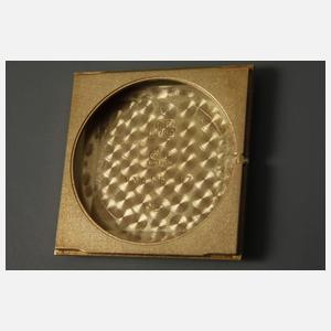 Herrenarmbanduhr Corum