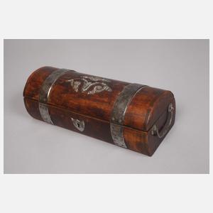 Kiste mit Uhrenschlüsseln