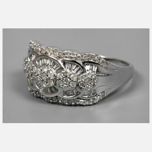 Damenring mit Diamanten