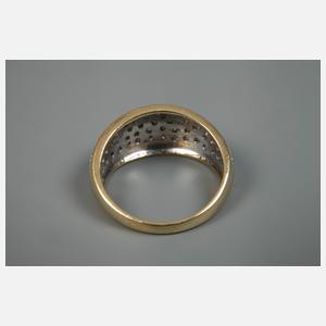 Goldring mit Diamanten