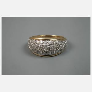 Goldring mit Diamanten
