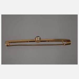 Nadel mit Saphircabochon und Diamanten