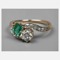 Damenring mit Smaragd und Diamanten111
