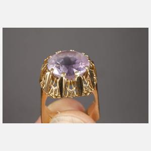 Goldring mit Amethyst