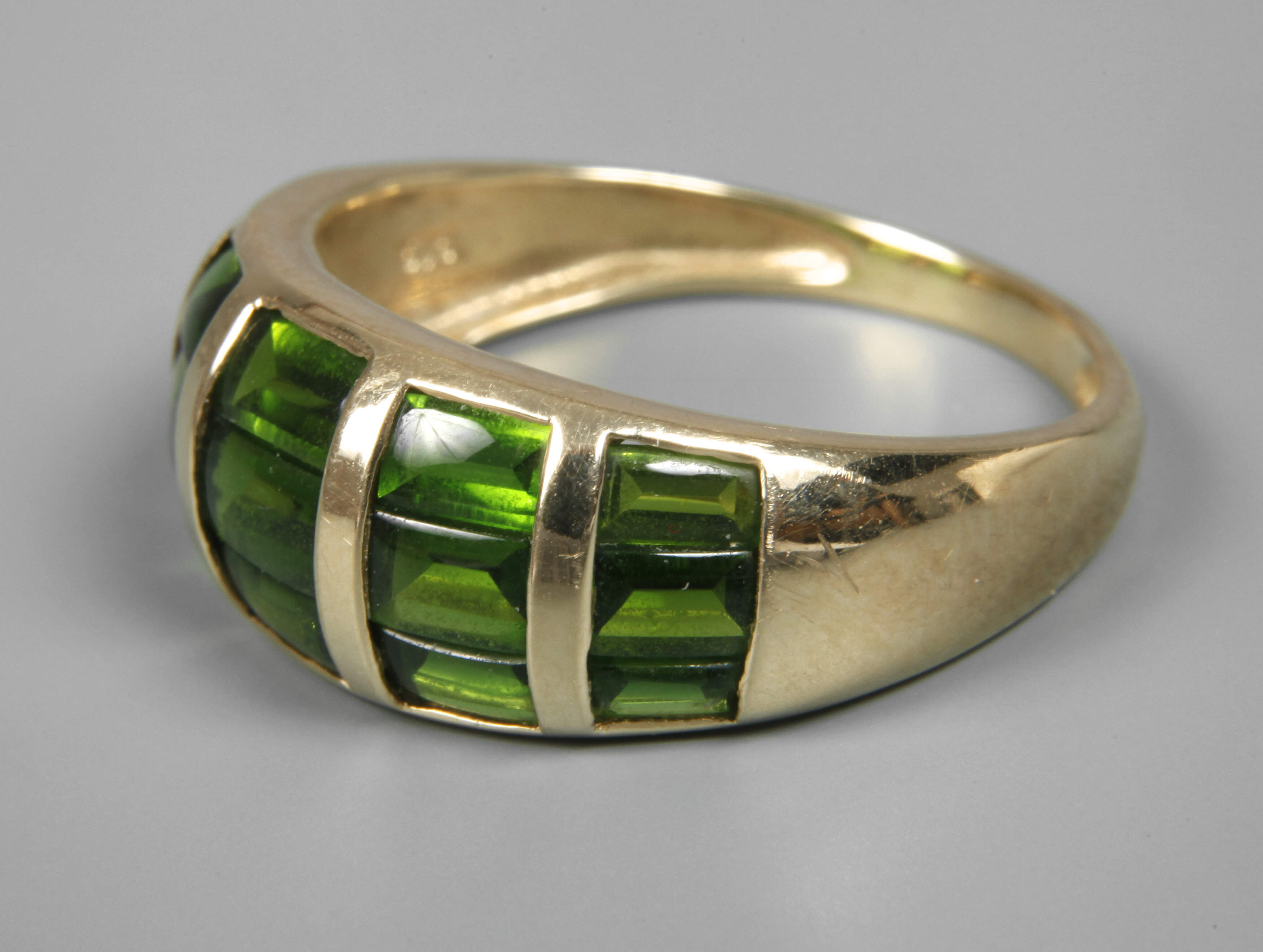 Damenring mit Peridot