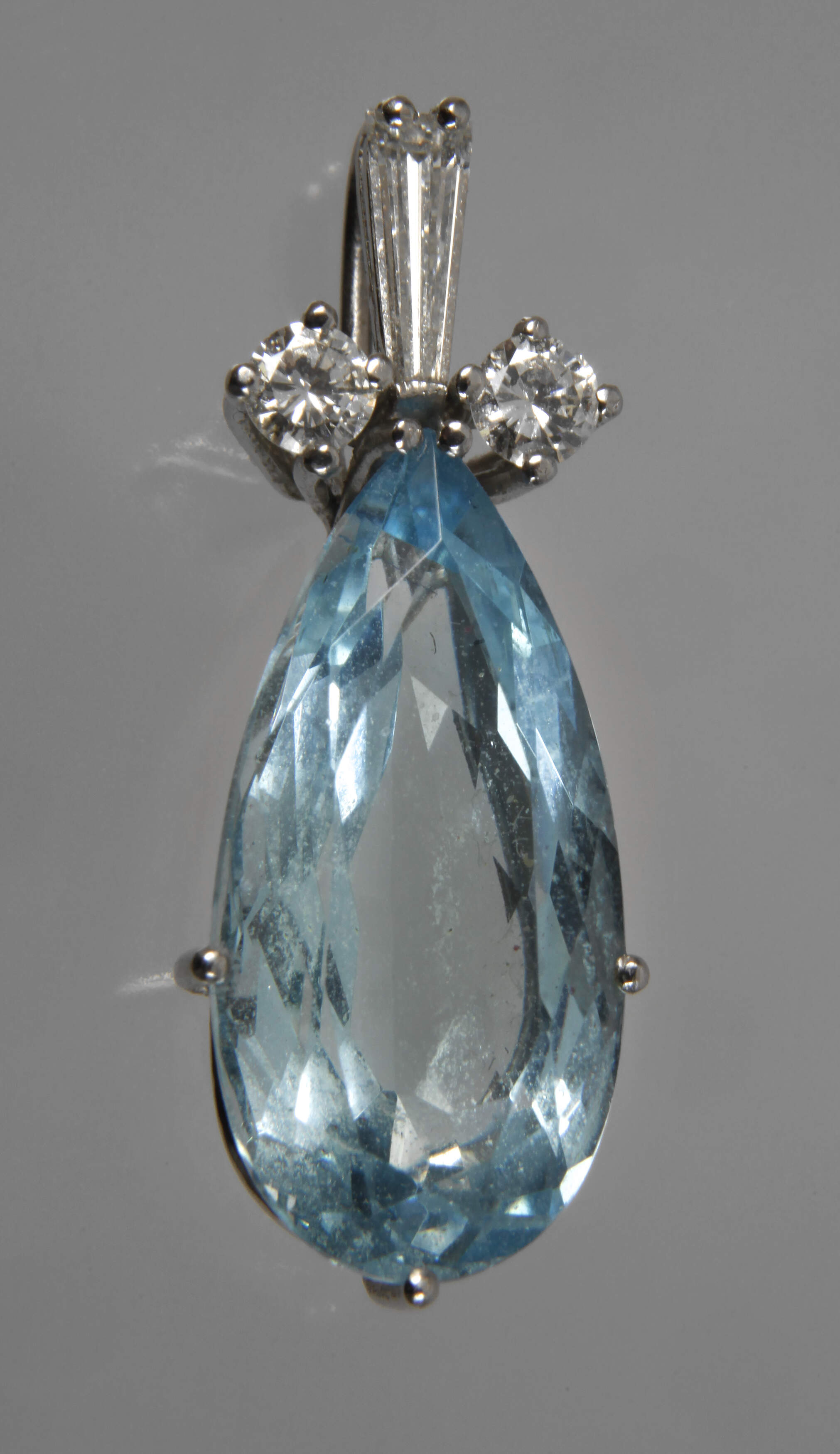 Anhänger mit Aquamarin und Brillanten