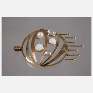 Schmuckanhänger mit Opalen und Mondsteinen