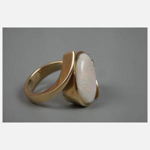 Opalring mit Opal und Diamanten