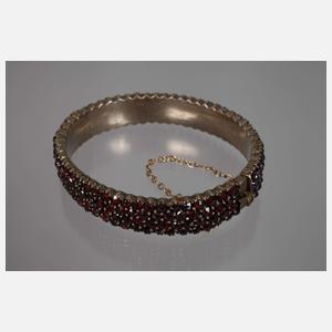 Drei Teile Granatschmuck