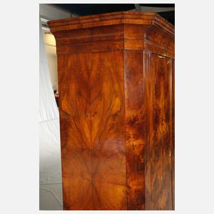 Großer Dielenschrank