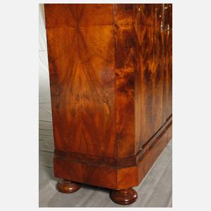 Großer Dielenschrank