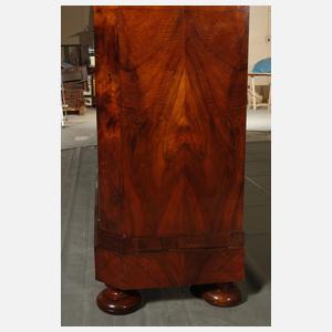 Großer Dielenschrank