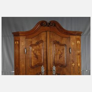 Feiner Kleiderschrank barock