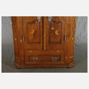 Feiner Kleiderschrank barock