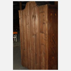 Feiner Kleiderschrank barock