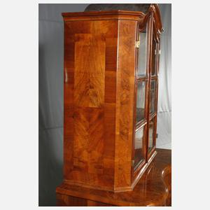 Kommode mit Vitrinenaufsatz barock