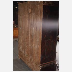 Großer Bauernschrank