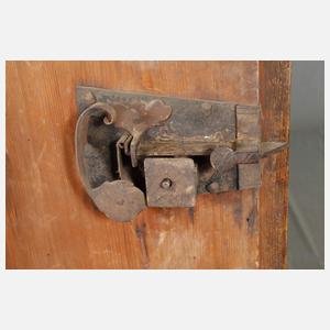 Klassizistischer Bauernschrank