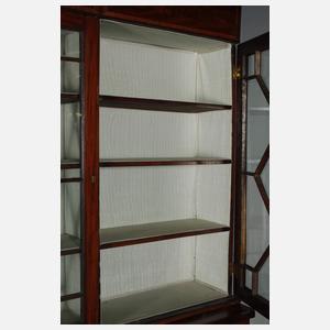 Englischer Bücherschrank