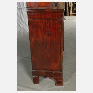 Englischer Bücherschrank