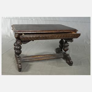 Tisch im Renaissancestil