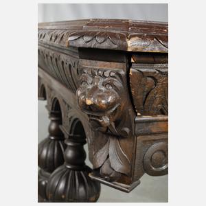 Tisch im Renaissancestil