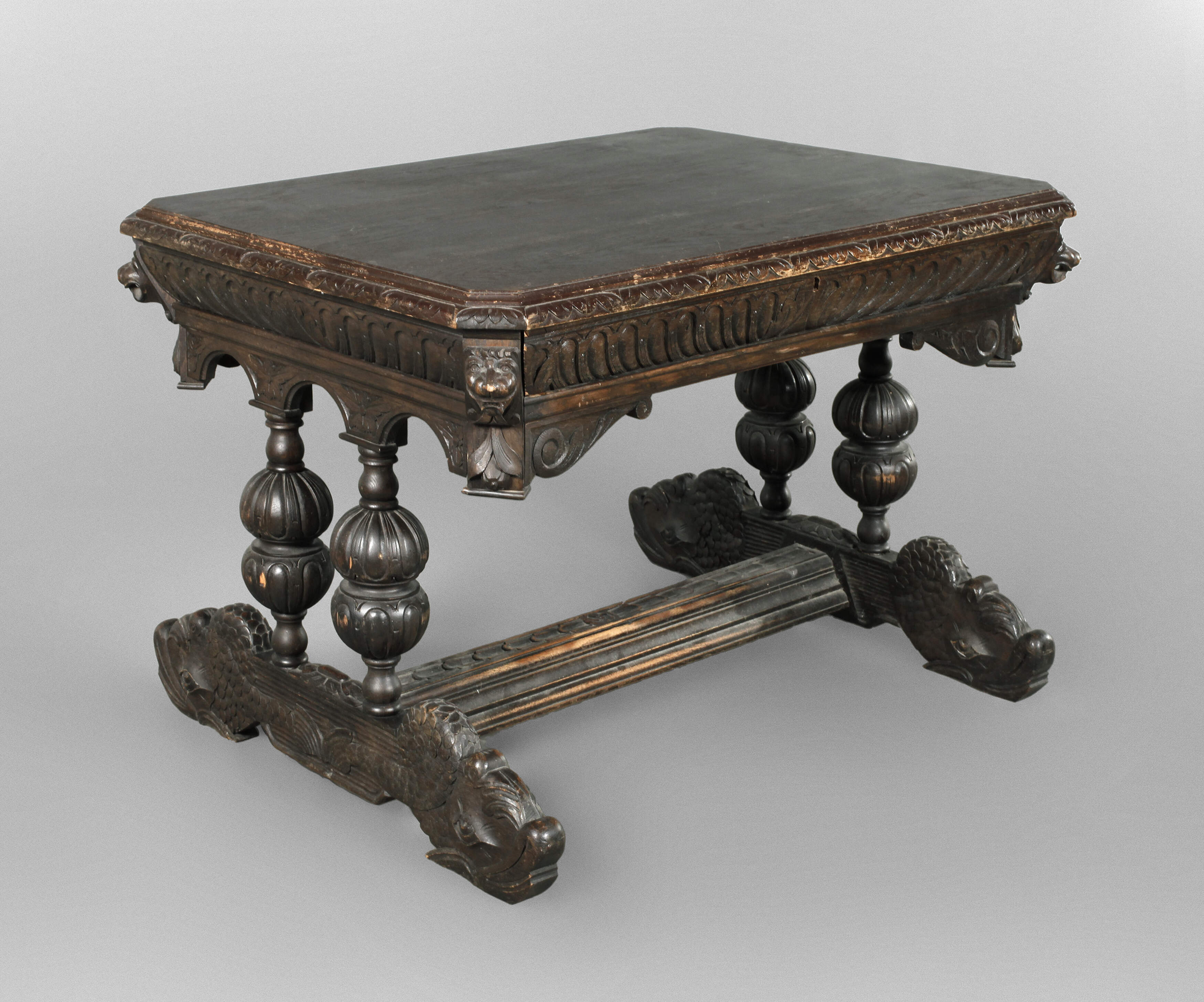 Tisch im Renaissancestil