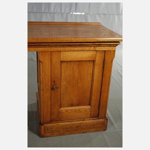 Großer Komturschreibtisch