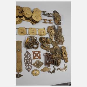 Kiste Möbelbeschläge