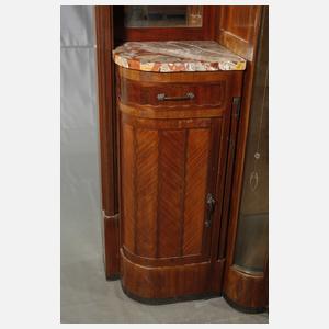 Außergewöhnlicher Vitrinenschrank