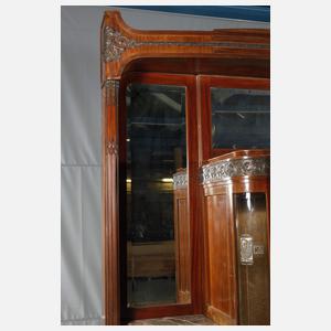 Außergewöhnlicher Vitrinenschrank