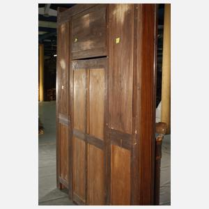 Außergewöhnlicher Vitrinenschrank