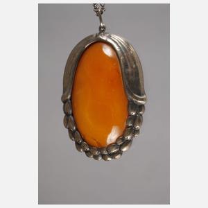 Anhänger mit Bernstein an Kette