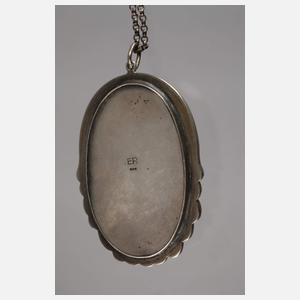 Anhänger mit Bernstein an Kette