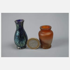 Zwei Miniaturvasen