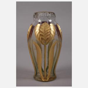 Jugendstilvase mit Tulpen in Tiefschnitt