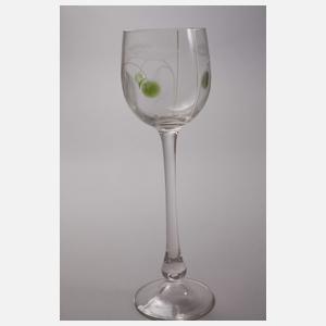 Sechs Stängelgläser mit eingeschmolzenen Früchten